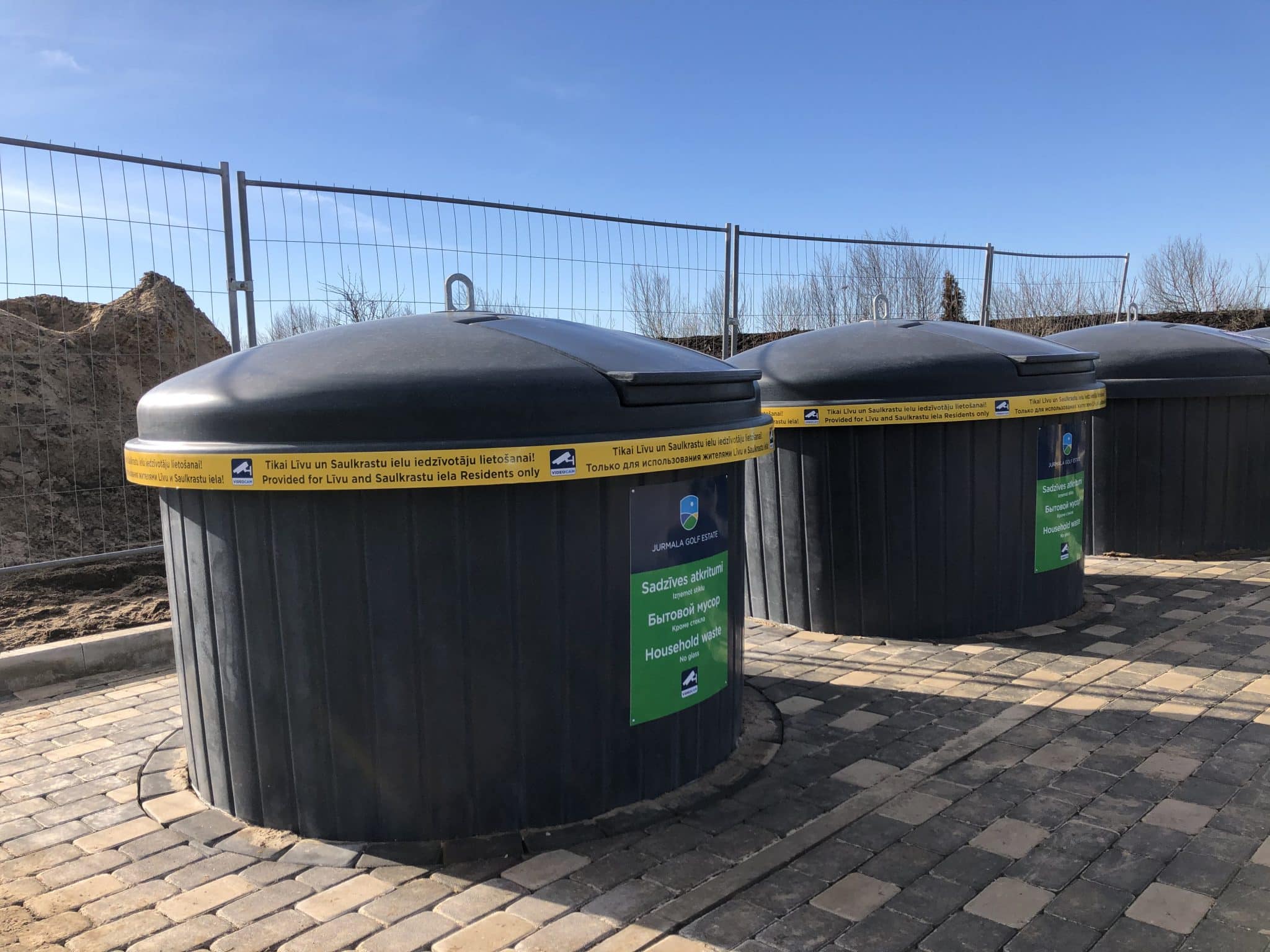 Semi underground waste collection container