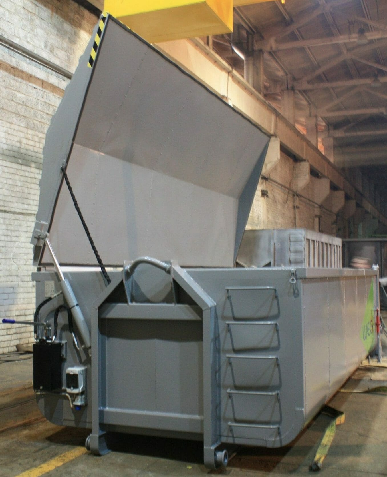 Container with roof
