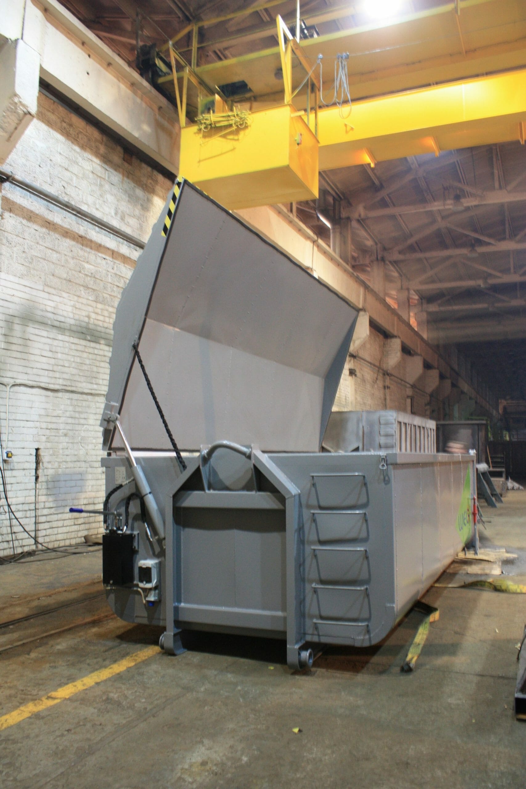 Container with roof