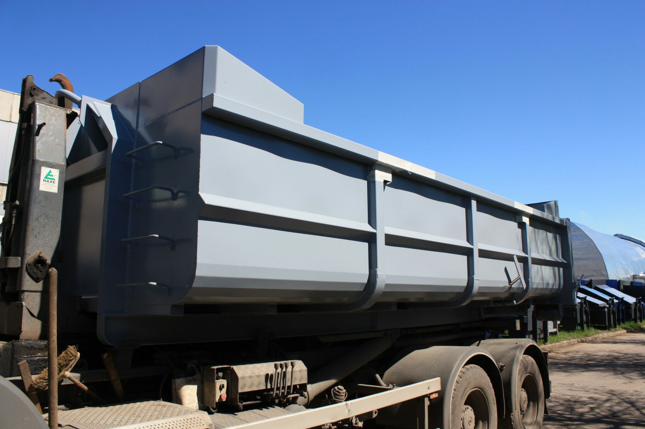 Container for wet waste