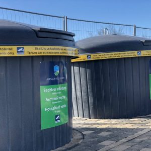 Semi underground waste collection container