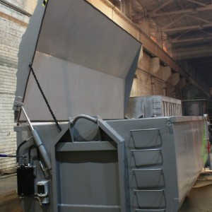 Container with roof for waste